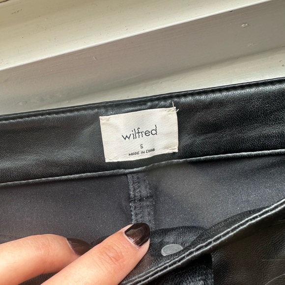 Pristine Aritzia Melina vegan leather kick pants black - Picture 4 of 6